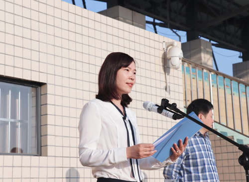 学生工作处处长罗娜发表题为《弘扬传统文化，增强文化自信》的国旗下讲话