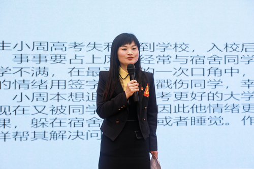 一等奖选手铁道机车学院曾敏比赛中