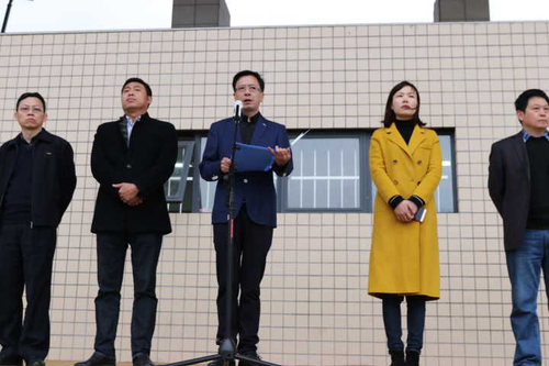 学院副院长陈彬发表题为《让我们一起为“友善”代言》的国旗下讲话