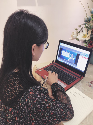 学院辅导员在进行全国高校辅导员网络培训示范班学习1