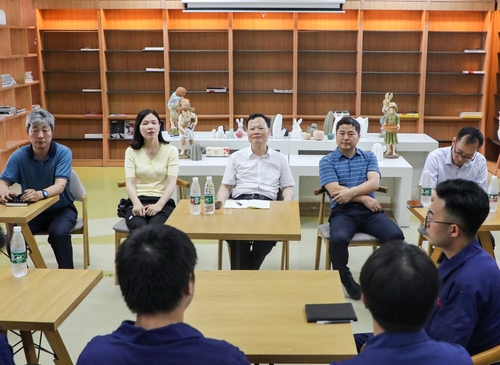 戴联华一行与学生面对面交流